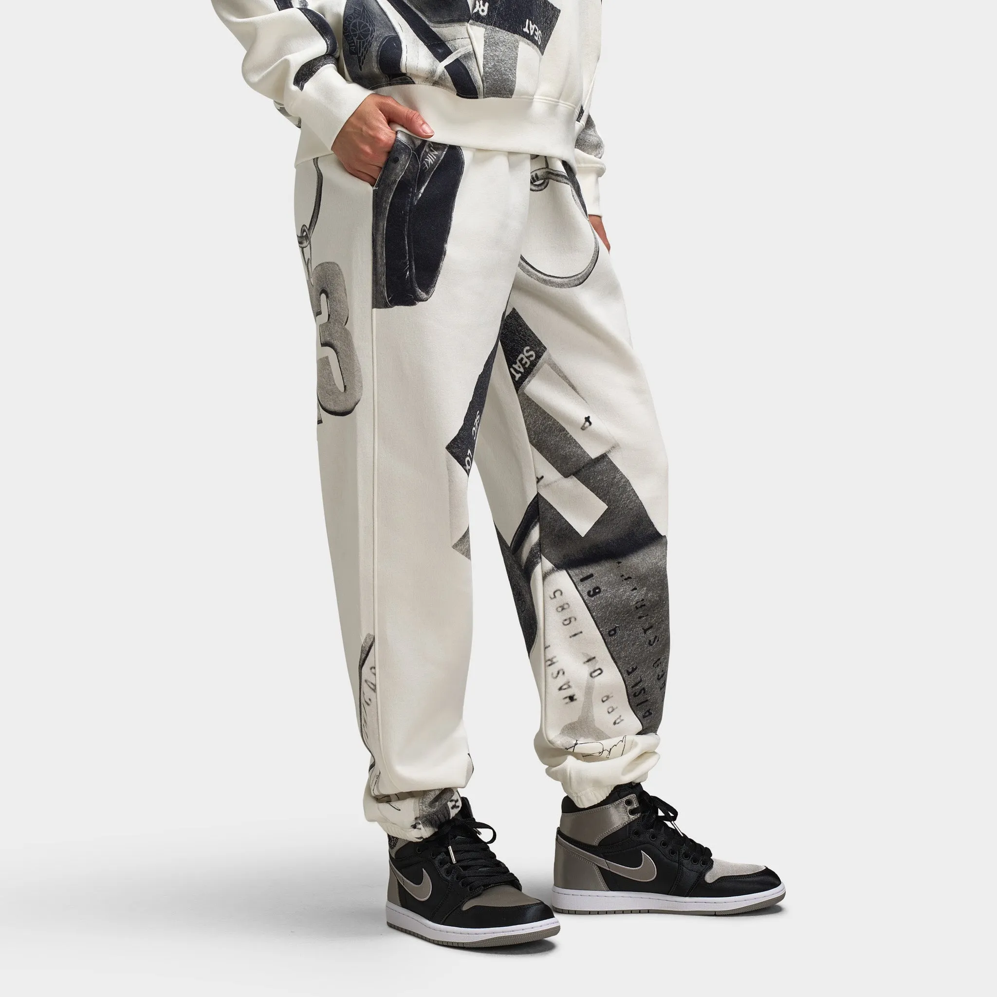 Jordan Women's Brooklyn All Over Print Fleece Pants Sail / Black