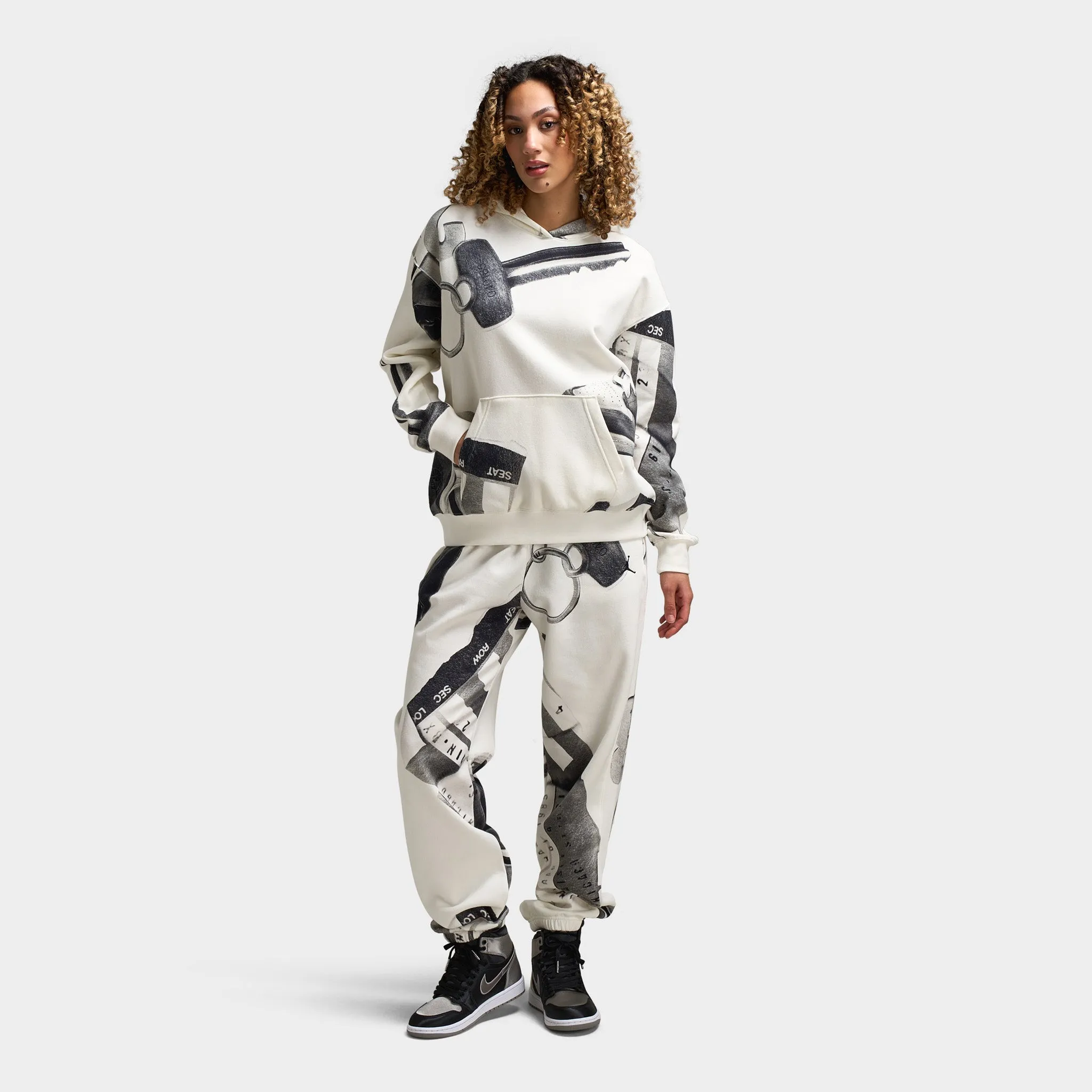 Jordan Women's Brooklyn All Over Print Fleece Pants Sail / Black
