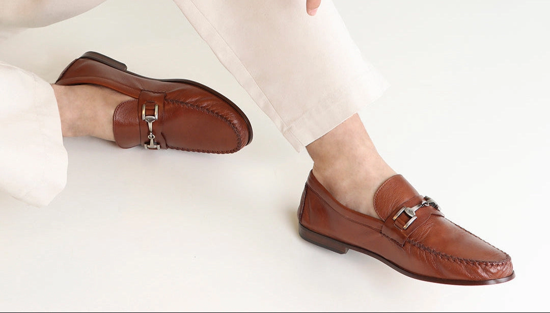 Men´s brandy leather buckle moccasins