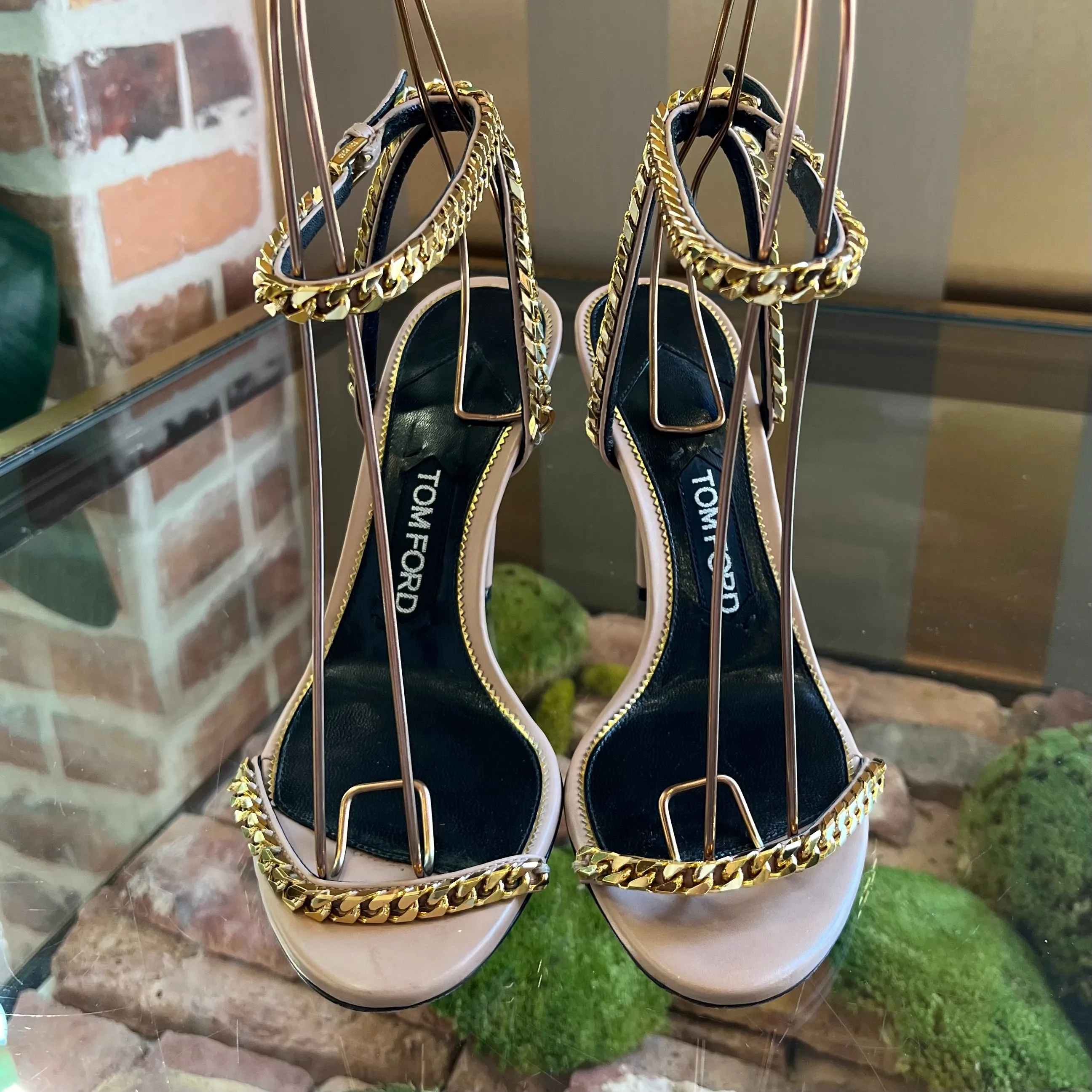 TOM FORD Beige Leather Chain Link Accent Heels SZ 37