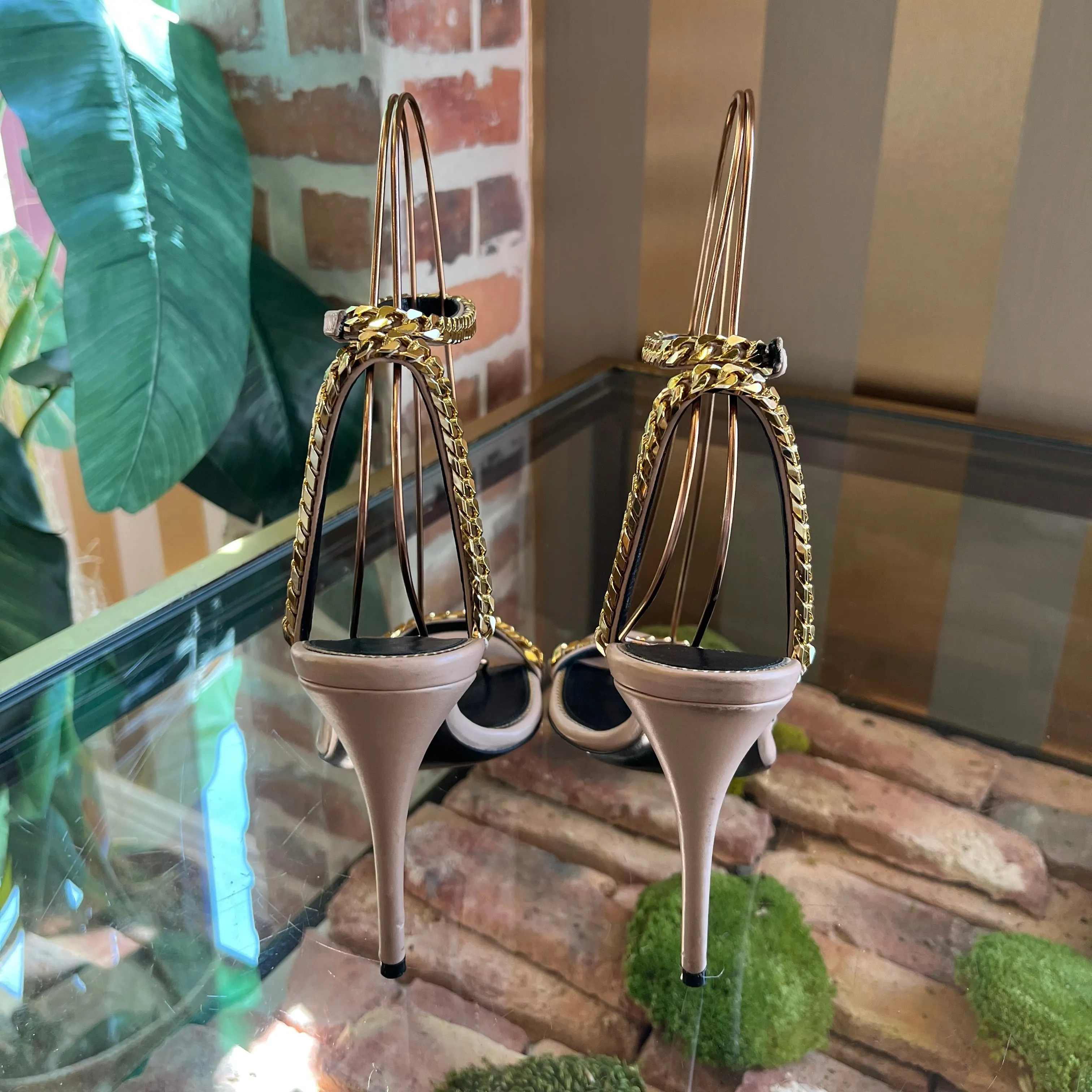 TOM FORD Beige Leather Chain Link Accent Heels SZ 37