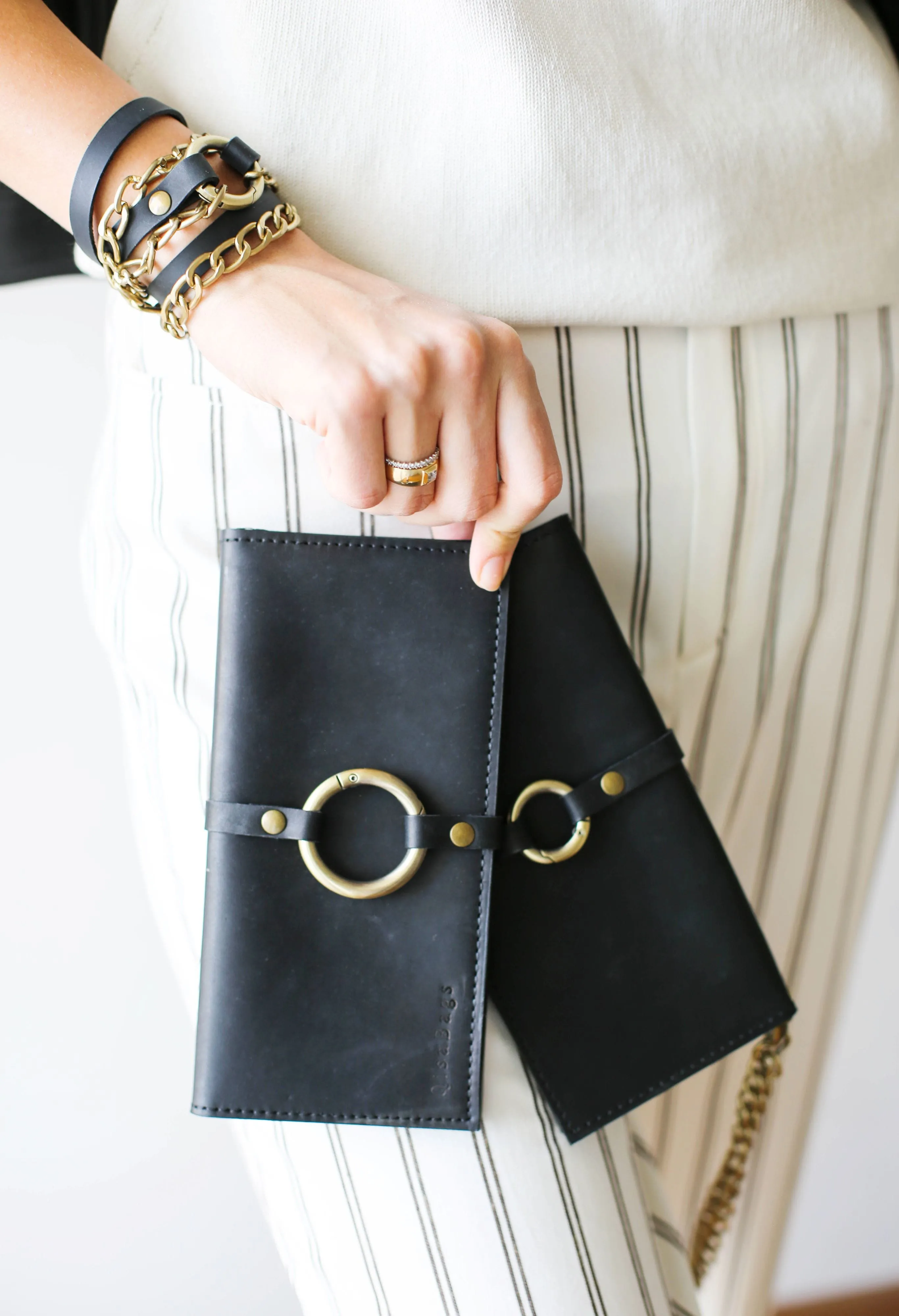 Women's Bifold Black Leather Ring Wallet - N02