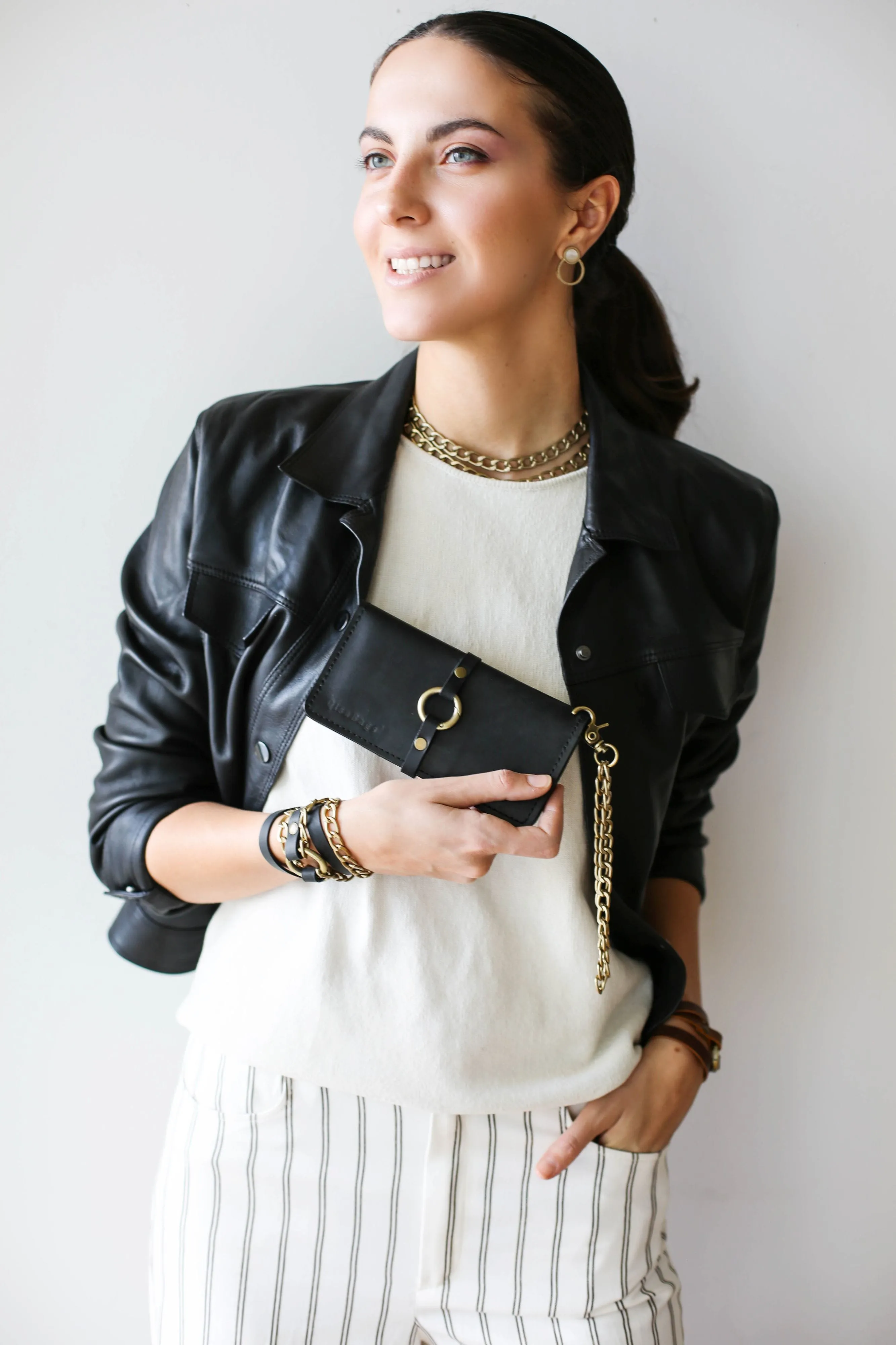 Women's Bifold Black Leather Wallet - N01 - Ring Closure