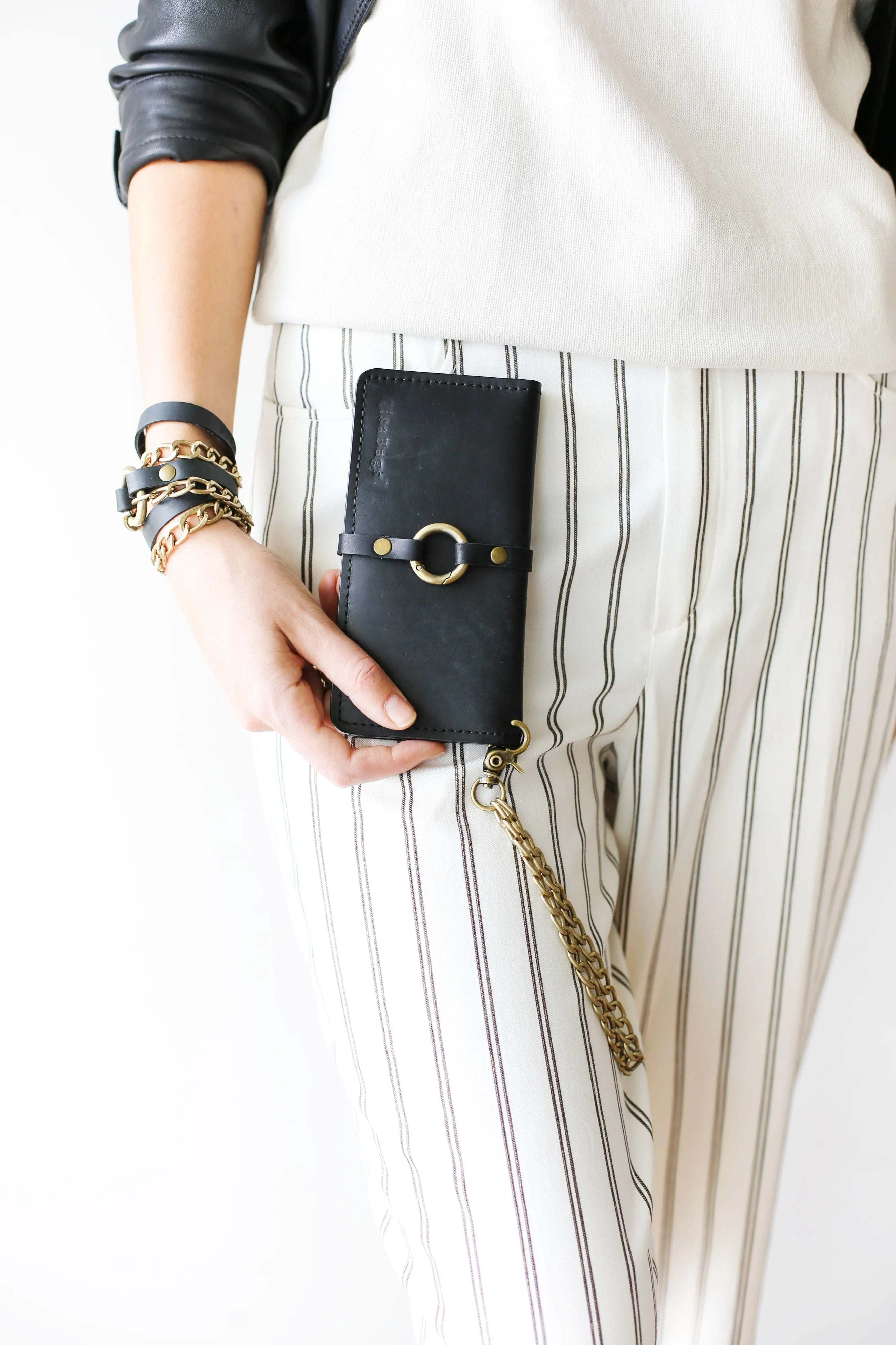 Women's Bifold Black Leather Wallet - N01 - Ring Closure
